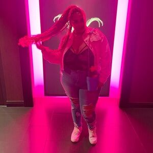 Meet your seller👋🏼👋🏼👋🏼